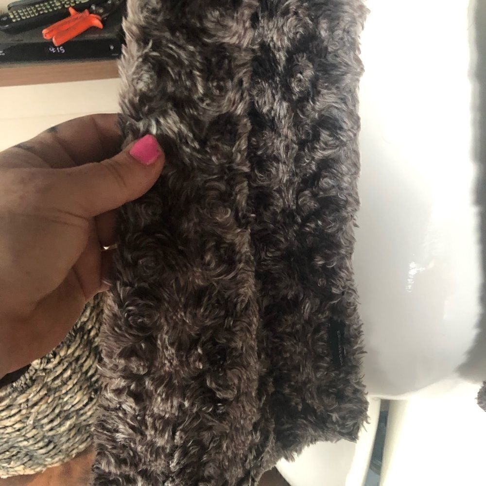 Kenneth Cole scarf  - Picture 2 of 8